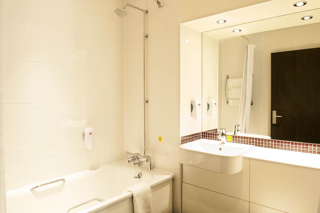 Premier Inn Bath City Centre الغرفة الصورة